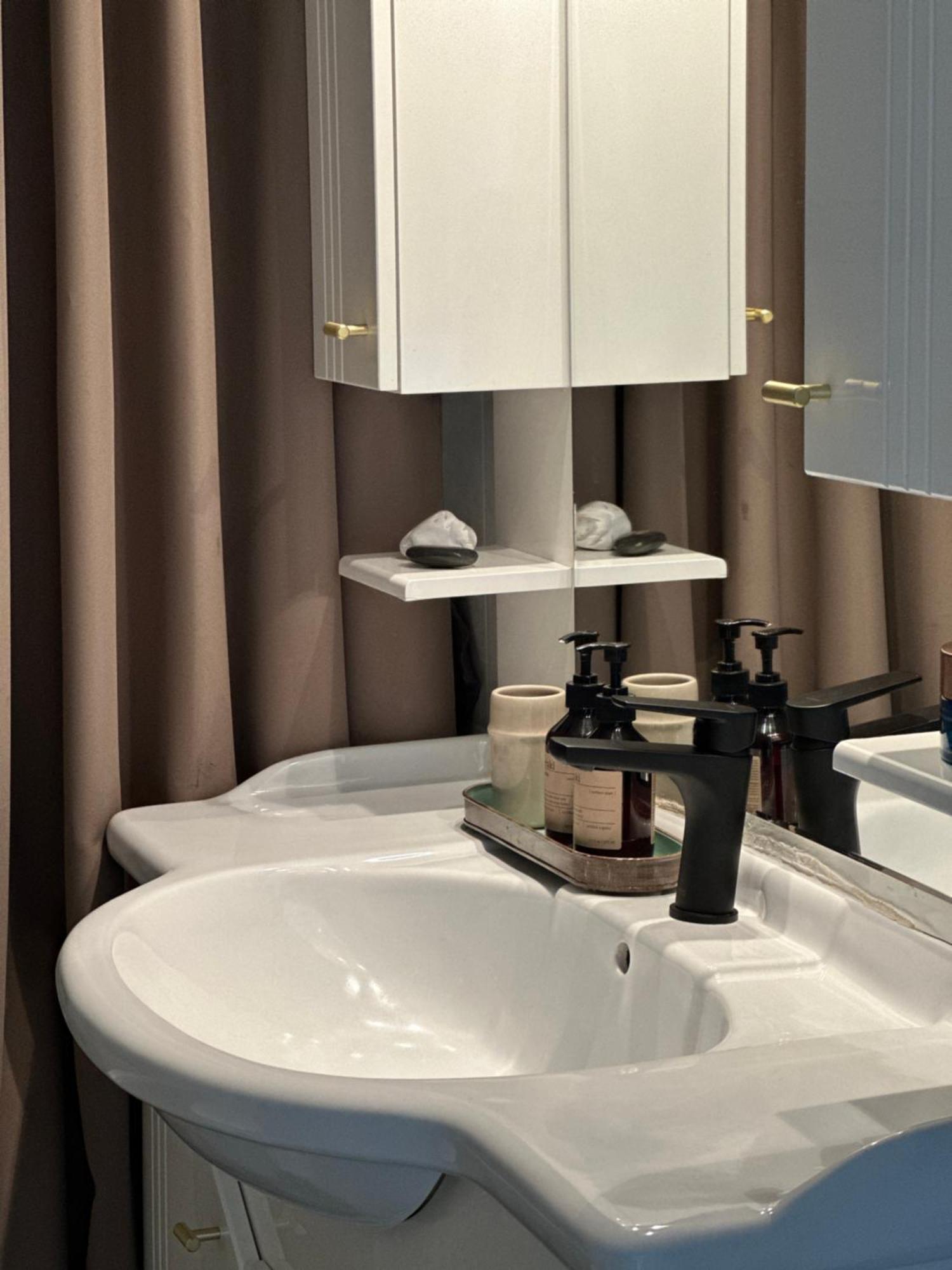 Nice, Spacious And Bright In Thermi, Thessaloniki. *