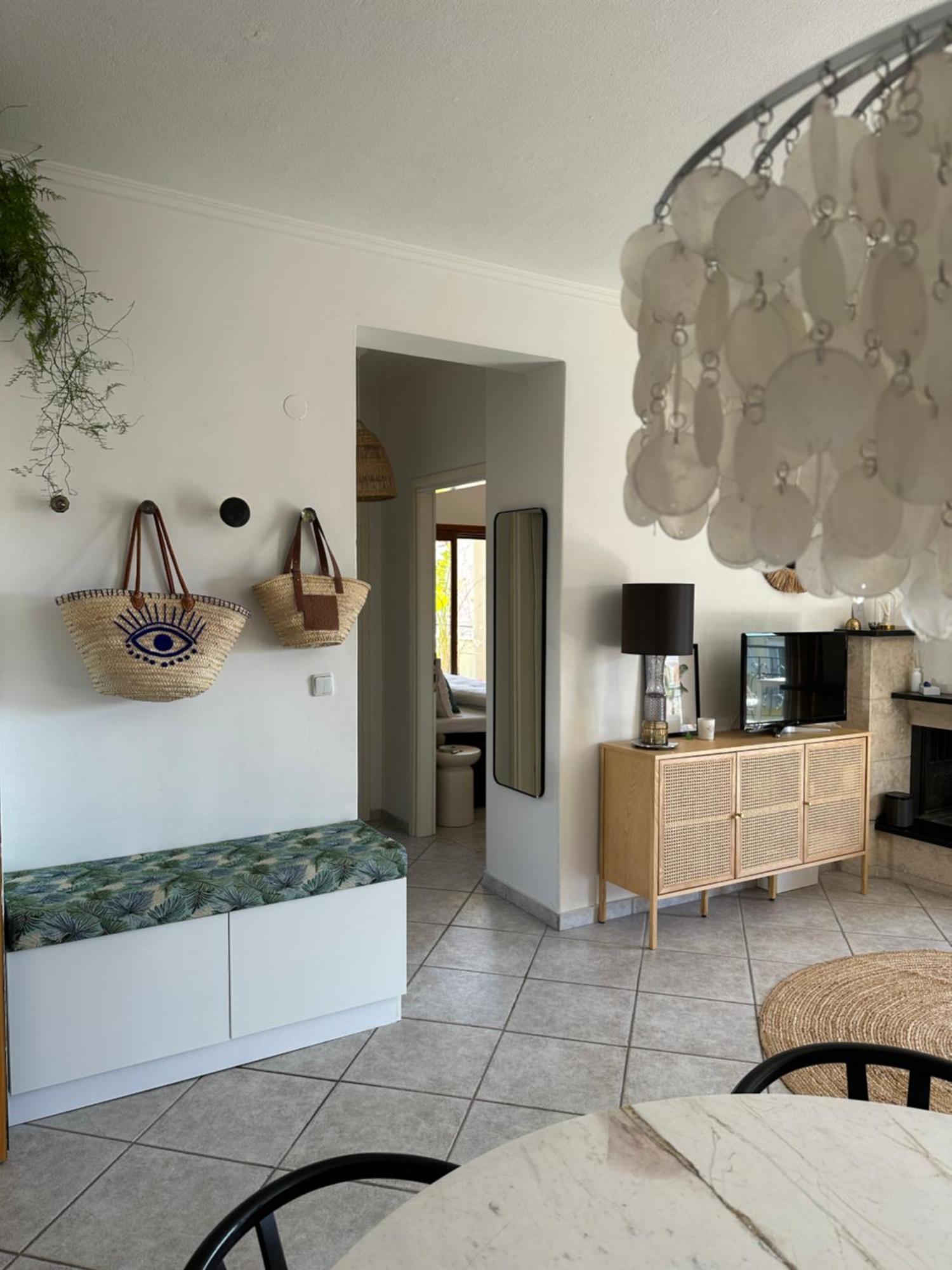 Apartment Nice, Spacious And Bright In Thermi, Thessaloniki.